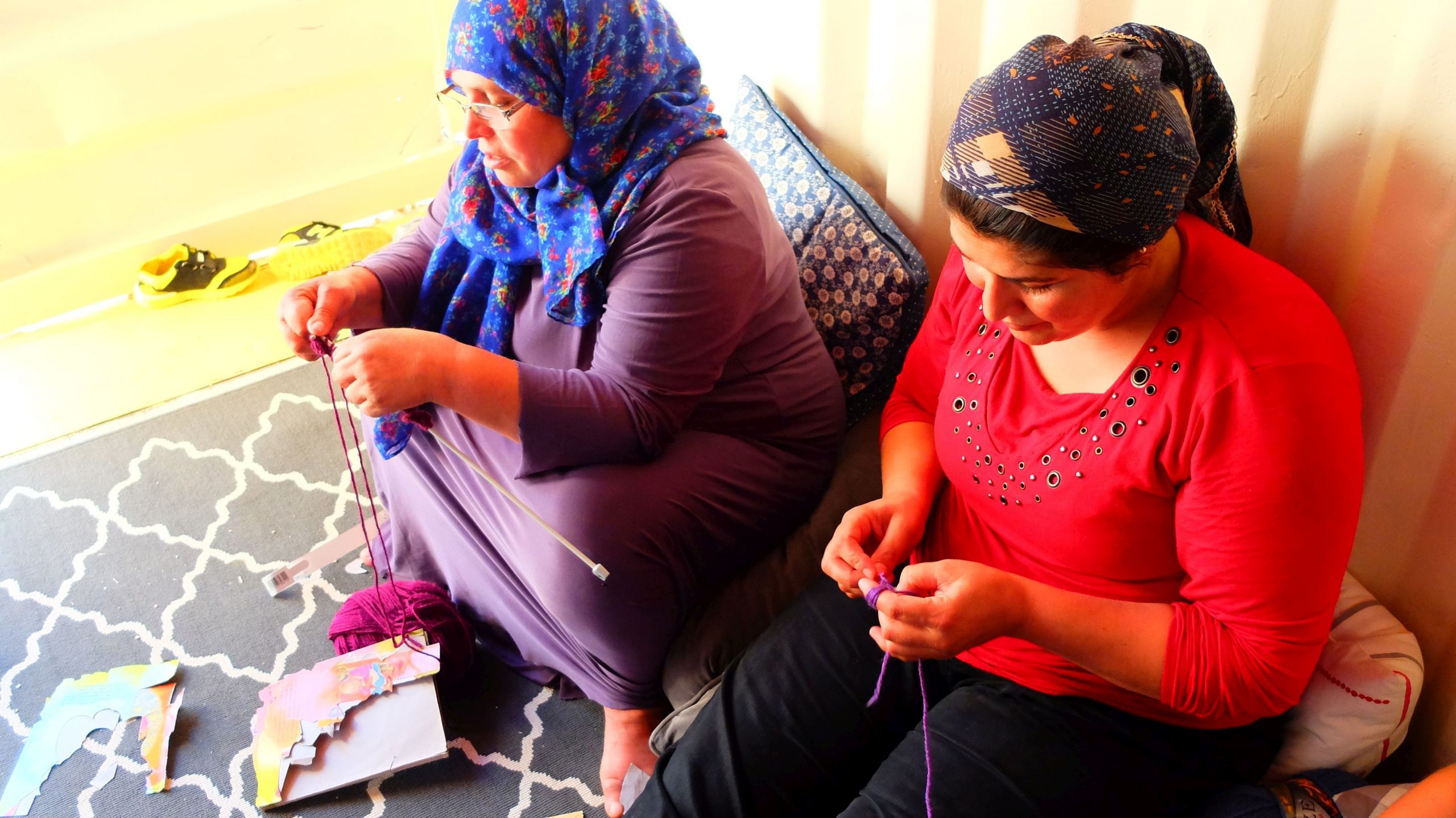 knitting_in_women_space